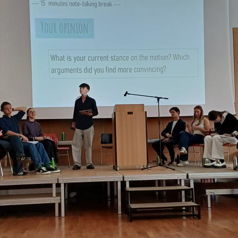 Debating day mai 26